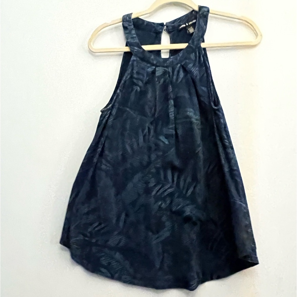 NWOT Super cute sleeveless summer top